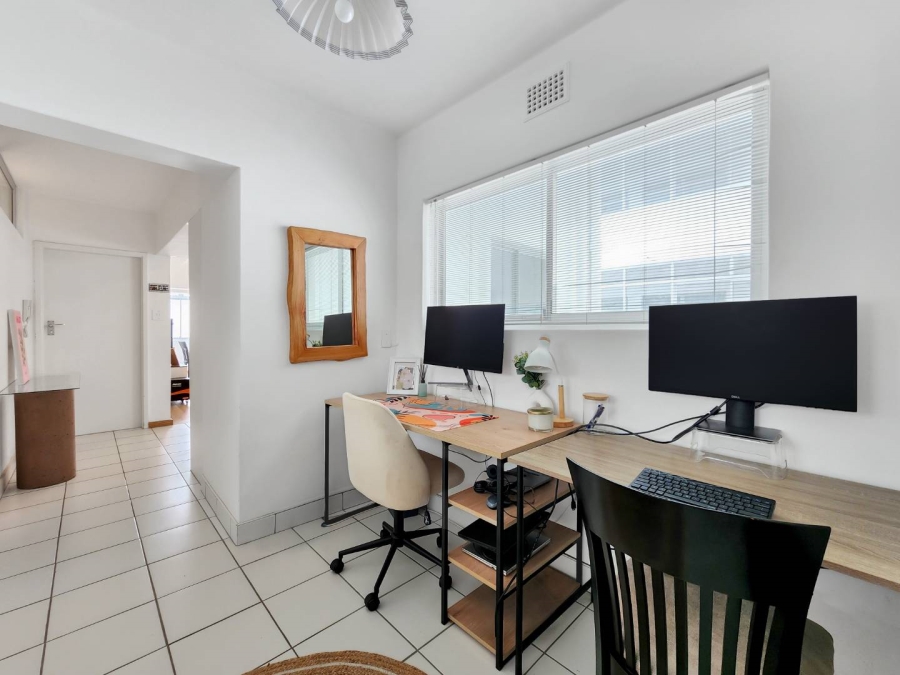 To Let 1 Bedroom Property for Rent in Sea Point Western Cape